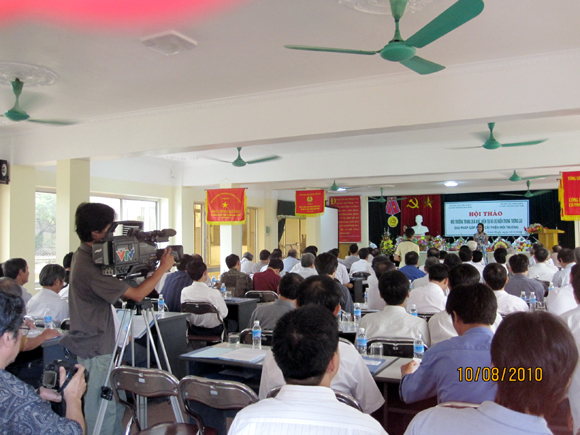 [-]HUSTA[-]và[-]VACNE[-]chung[-]một[-]mái[-]nhà,[-]rất[-]gần[-]về[-]lý[-]tưởng[-]và[-]mục[-]đích
